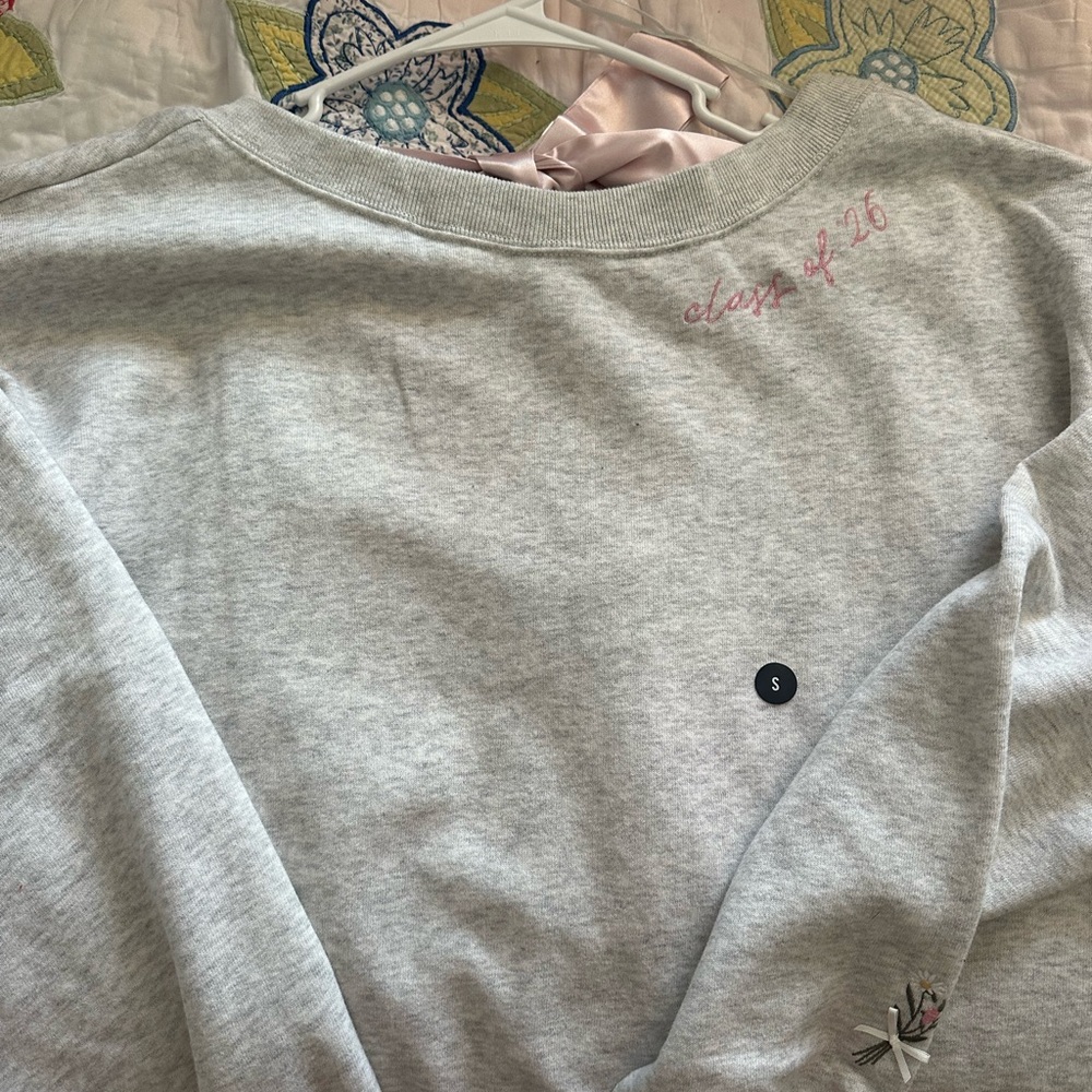 Hollister gray and pink crewneck!!